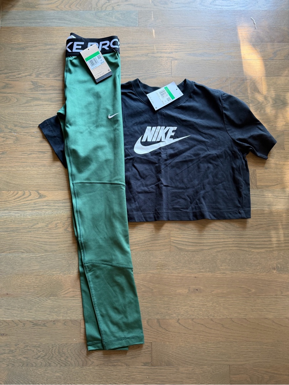NWT Nike Black Cropped Tee with Green Leggings Set size XL